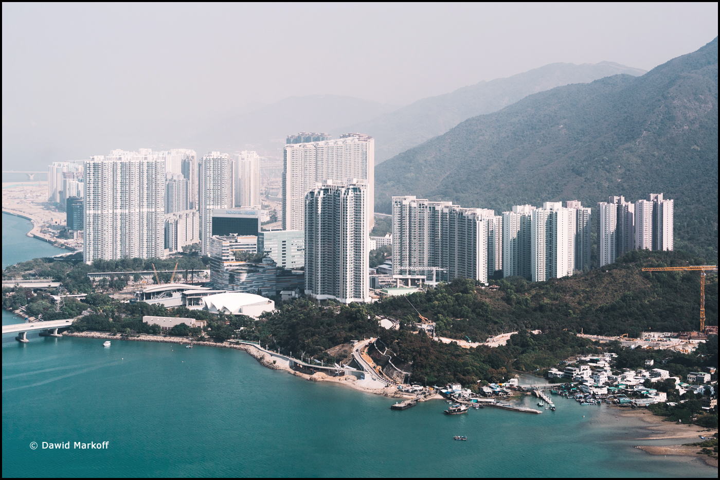 Hong Kong by Dawid Markoff