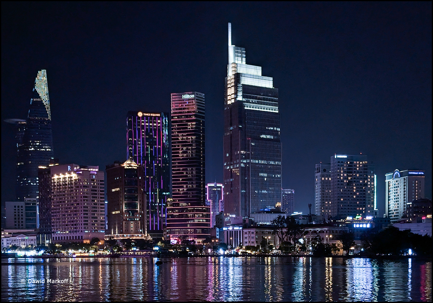 Nocny Saigon by Dawid Markoff